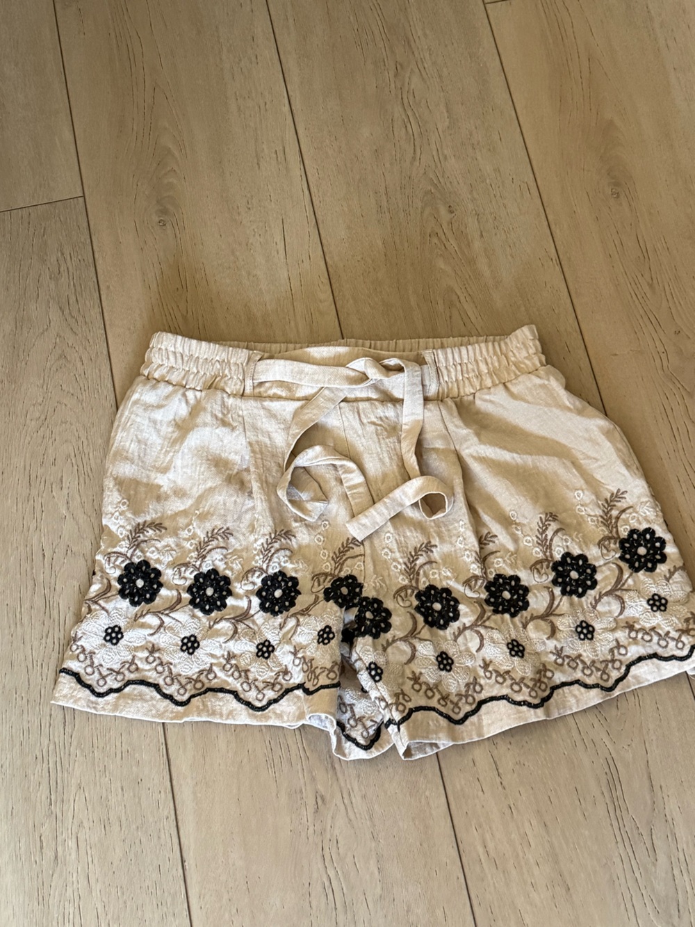 Wren New York Beige Floral Embroidered Shorts